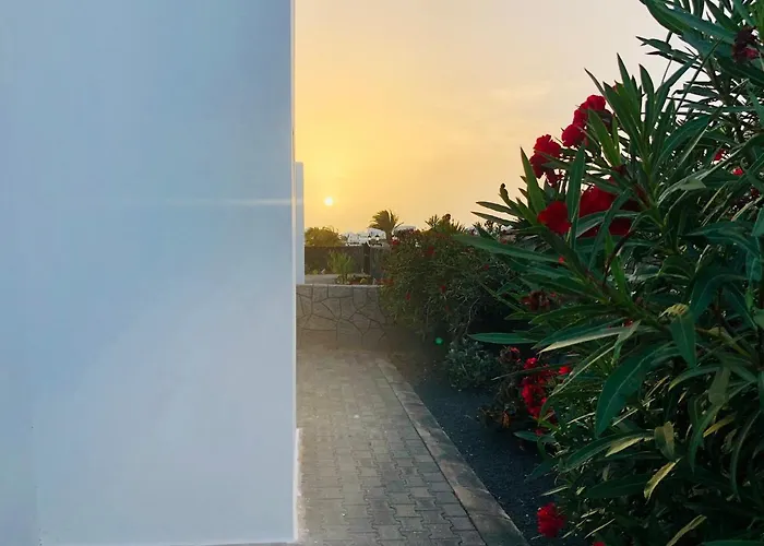 Neptuno With Private Pool, Sea View, Smart-tv Free Wifi 别墅 普拉亚布兰卡