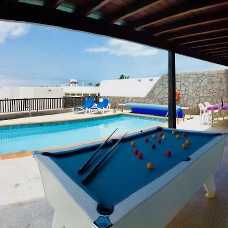 Neptuno With Private Pool, Sea View, Sat-tv & Free Wifi *